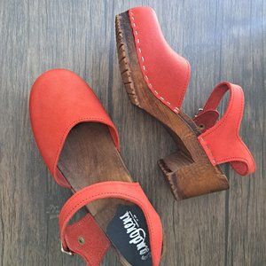 *RARE* Sandgrens Victoria Clogs in Red with Brown Base Size 38